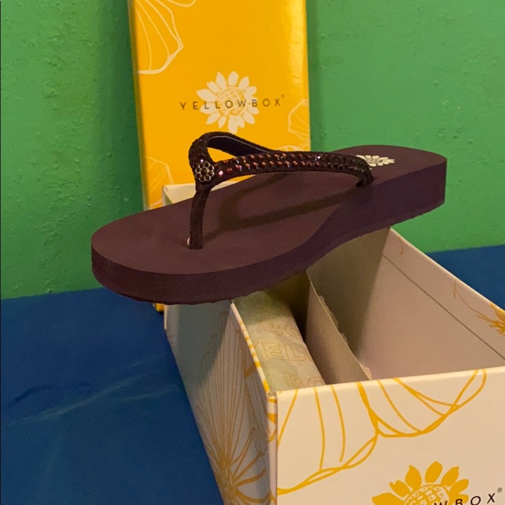 Yellow Box Size 8 Sandals *NWT*